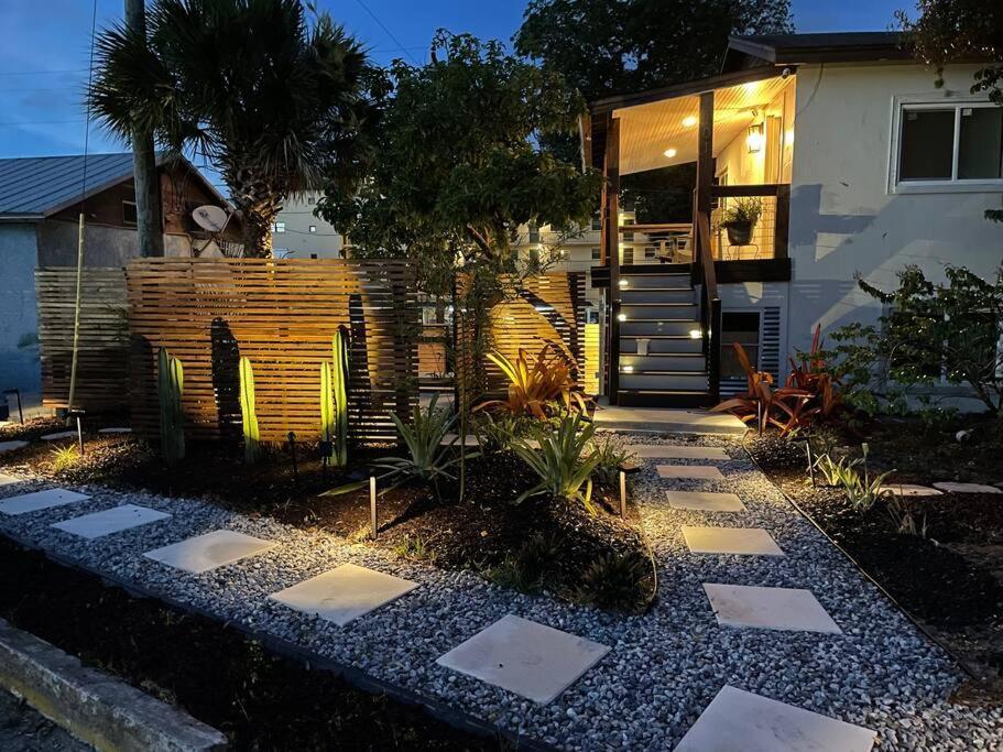 Shares Courtyard Luxury Apt - New! Rockledge Exterior foto